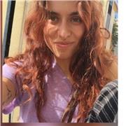 Buena estudiante recién graduada de la universidad se ofrece para clases de apoyo y refuerzo escolar